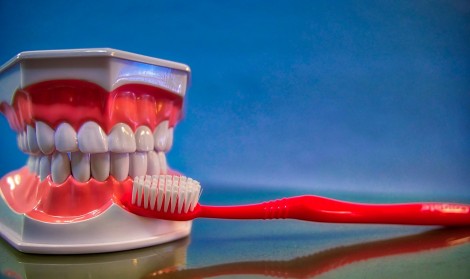 نحوه مراقبت از دندان‌های مصنوعی